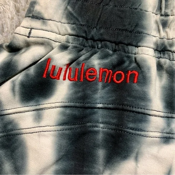 NWOT Lululemon LA High Rise Relaxed Short * Tie Dye Black White